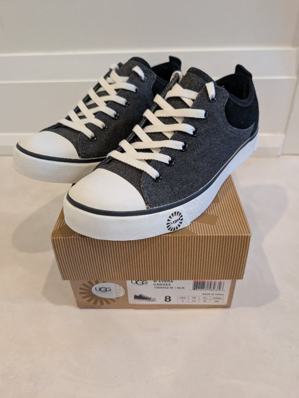 UGG Australia Evera Canvas Suede Sneakers Black Size 8